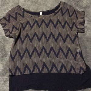 Very cute, high low shirt
